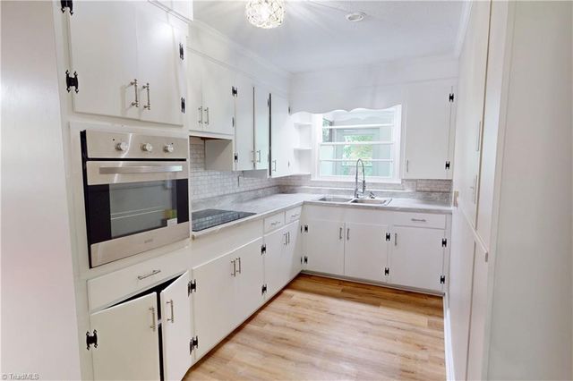 204 Forest Hill Road, Mount Airy, NC 27030