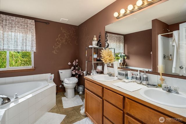 12421 SE 278th Place, Kent, WA 98030