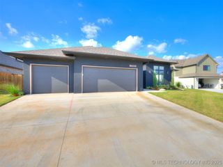 2985 E 146 Street S, Bixby, OK 74008