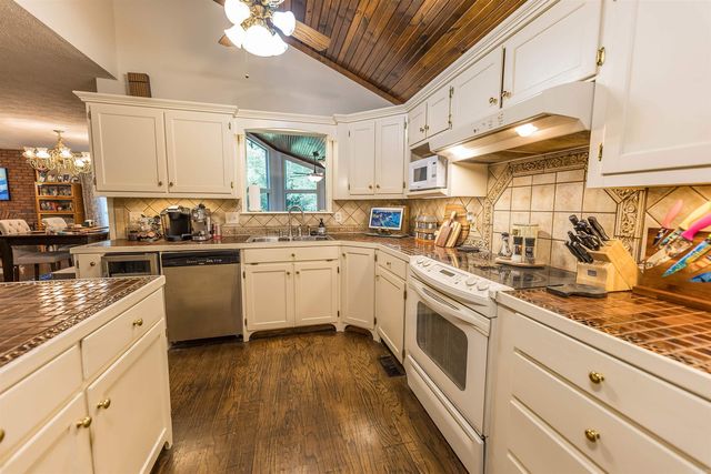 989 Quapaw St, Camden, AR 71701
