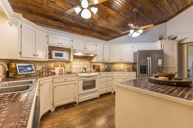 989 Quapaw St, Camden, AR 71701