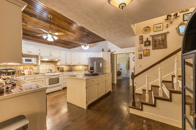 989 Quapaw St, Camden, AR 71701