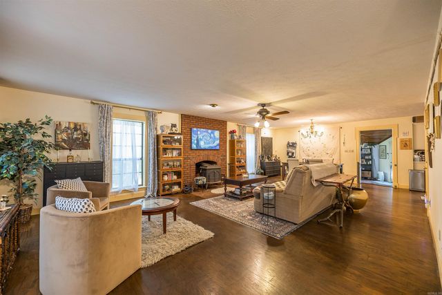 989 Quapaw St, Camden, AR 71701