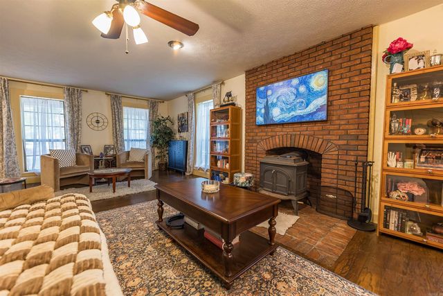 989 Quapaw St, Camden, AR 71701