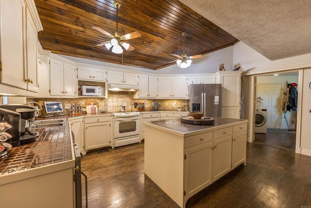 989 Quapaw St, Camden, AR 71701