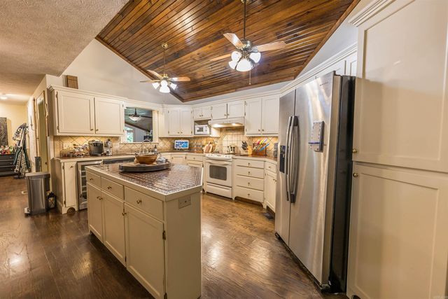989 Quapaw St, Camden, AR 71701