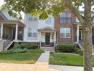 2475 WATERBURY Lane, Buffalo Grove, IL 60089