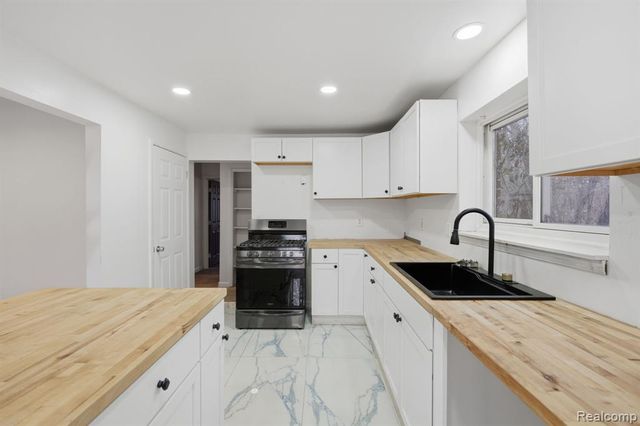 2907 Lovington Drive, Troy, MI 48083