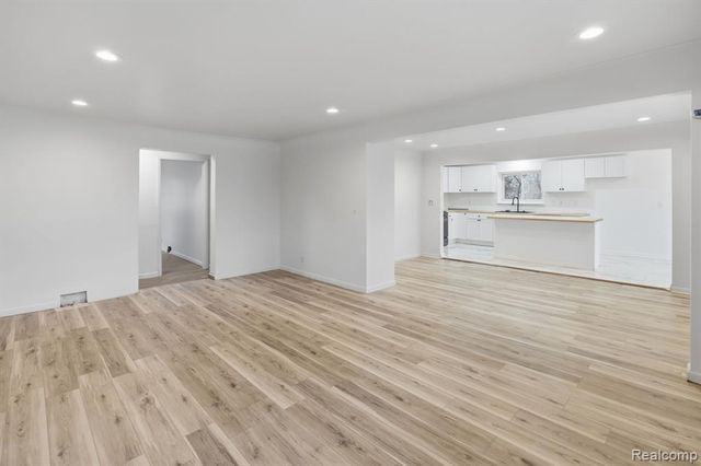 2907 Lovington Drive, Troy, MI 48083