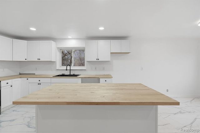 2907 Lovington Drive, Troy, MI 48083