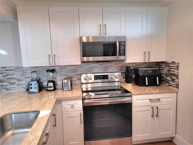 22916 Oxford Pl D, Boca Raton, FL 33433