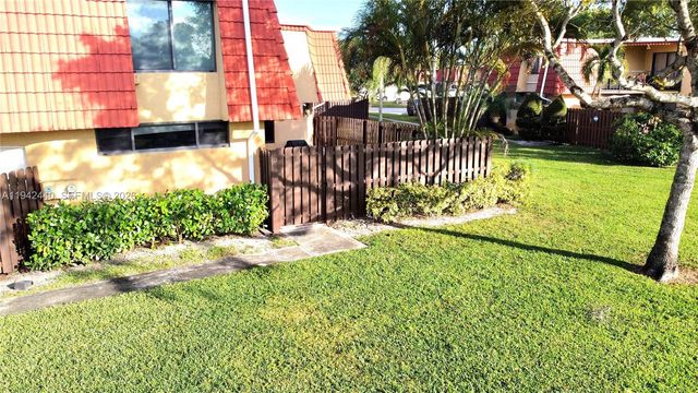 22916 Oxford Pl D, Boca Raton, FL 33433
