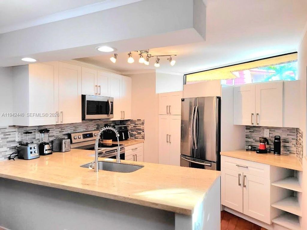 22916 Oxford Pl D, Boca Raton, FL 33433