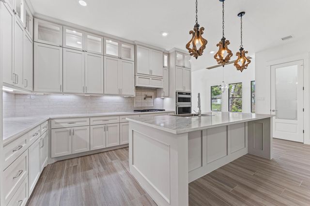 205 Blue Hill Drive, Montgomery, TX 77356