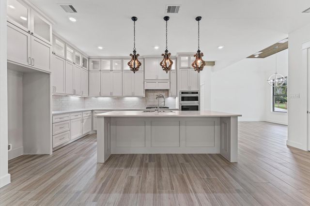 205 Blue Hill Drive, Montgomery, TX 77356