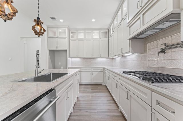 205 Blue Hill Drive, Montgomery, TX 77356