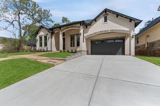 205 Blue Hill Drive, Montgomery, TX 77356