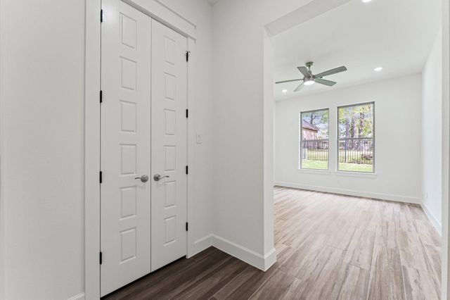 205 Blue Hill Drive, Montgomery, TX 77356