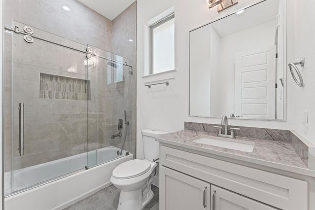 205 Blue Hill Drive, Montgomery, TX 77356