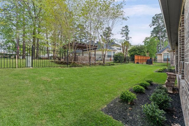 205 Blue Hill Drive, Montgomery, TX 77356