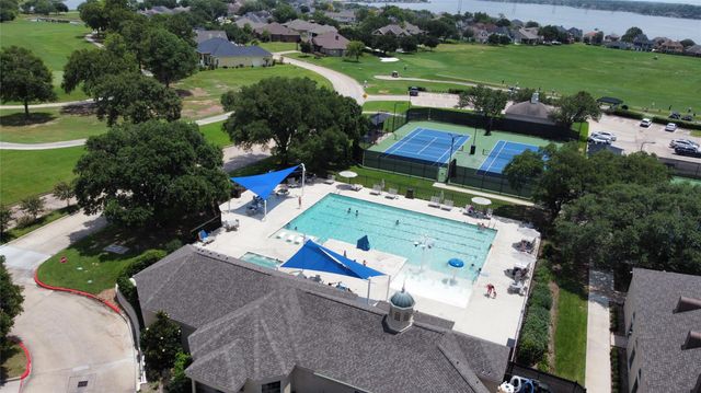 205 Blue Hill Drive, Montgomery, TX 77356