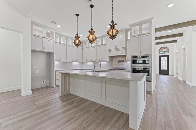 205 Blue Hill Drive, Montgomery, TX 77356