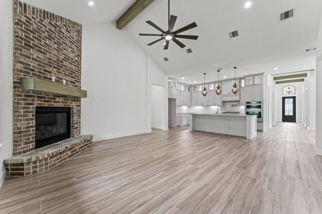 205 Blue Hill Drive, Montgomery, TX 77356