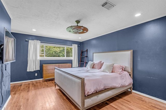 947 Thornton Road, Houston, TX 77018
