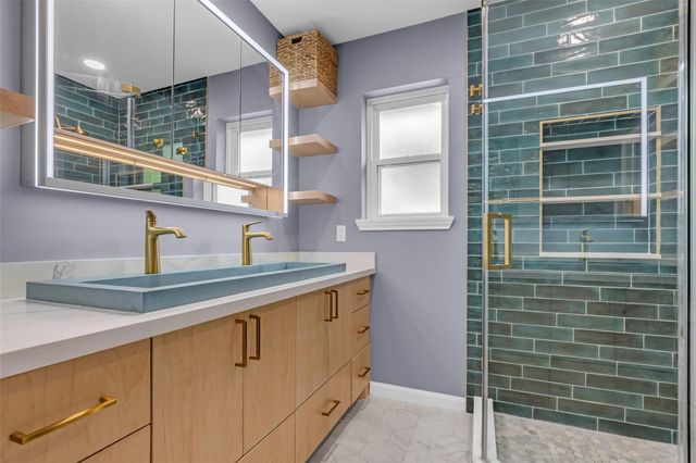 947 Thornton Road, Houston, TX 77018