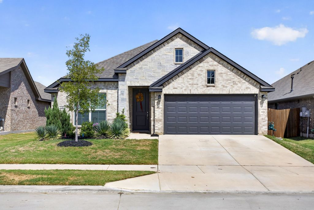 4404 Mill Falls Drive, Fort Worth, TX 76036 — exterior