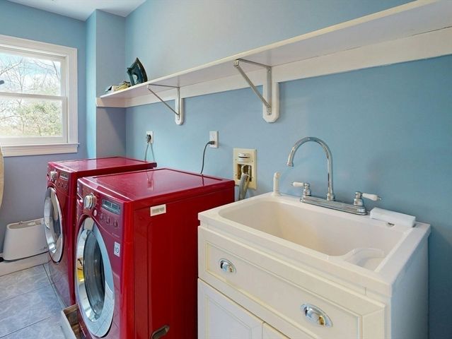 215 Causeway St, Medfield, MA 02052