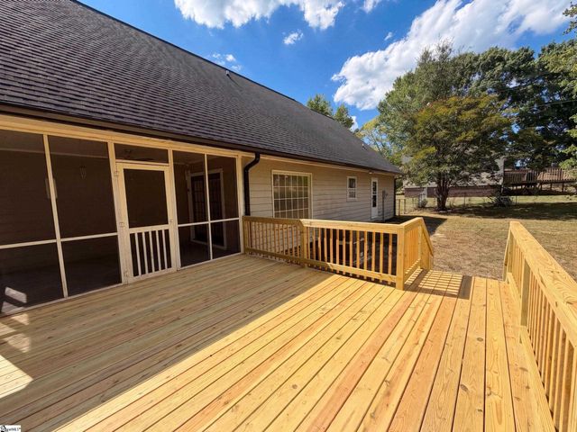 705 Strange Road, Taylors, SC 29687