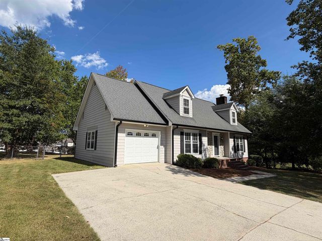 705 Strange Road, Taylors, SC 29687