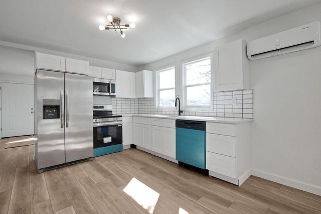 3608 S Champion Avenue, Columbus, OH 43207