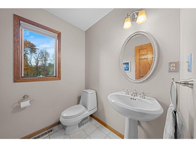 553 Omaha Road, Hudson, WI 54016