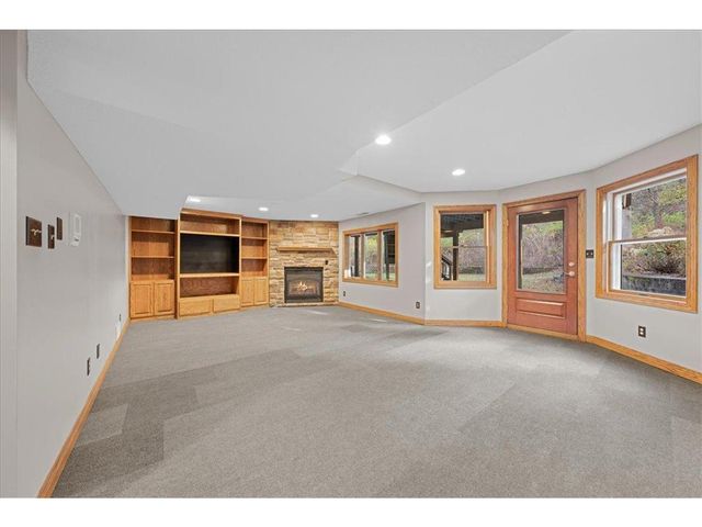 553 Omaha Road, Hudson, WI 54016