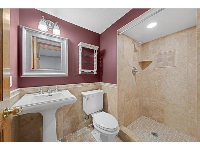 553 Omaha Road, Hudson, WI 54016