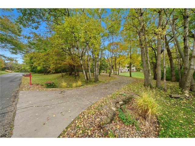 553 Omaha Road, Hudson, WI 54016