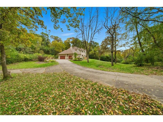 553 Omaha Road, Hudson, WI 54016