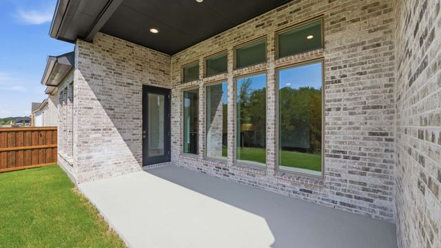 905 River Sky Road, Lavon, TX 75166