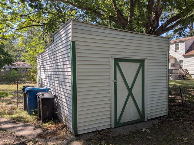 1925 Valley Street, Muskegon, MI 49442