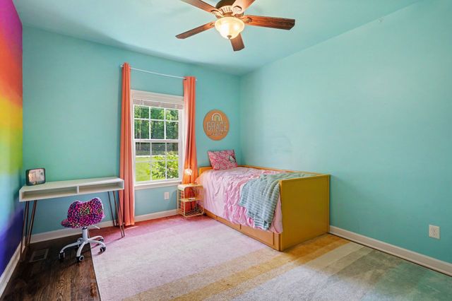 948 Goslin Branch Rd, Burns, TN 37029