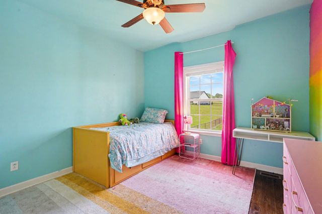 948 Goslin Branch Rd, Burns, TN 37029