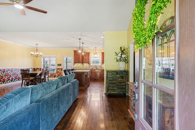 948 Goslin Branch Rd, Burns, TN 37029