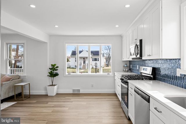 42 SPRUCE AVE, Maple Shade, NJ 08052