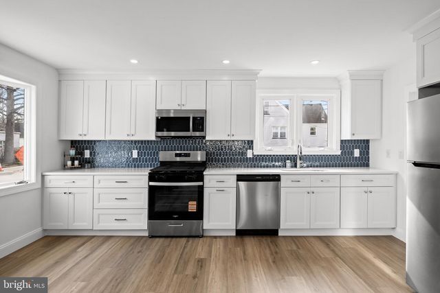 42 SPRUCE AVE, Maple Shade, NJ 08052