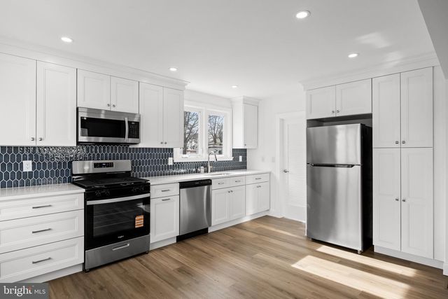 42 SPRUCE AVE, Maple Shade, NJ 08052