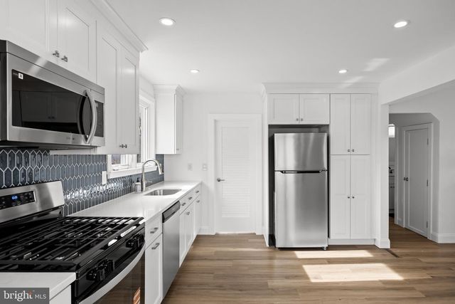 42 SPRUCE AVE, Maple Shade, NJ 08052