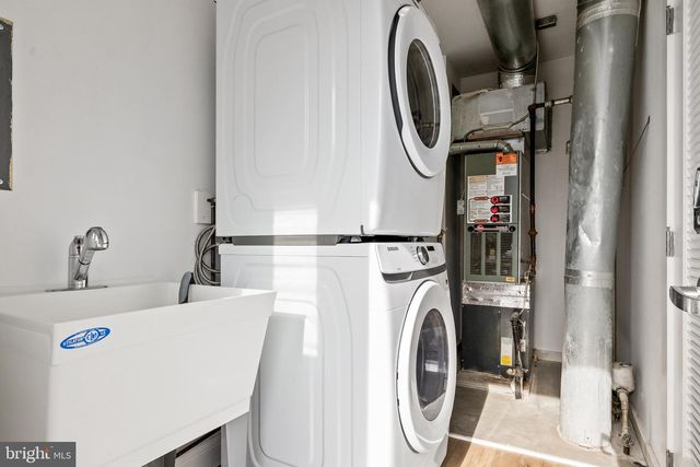 42 SPRUCE AVE, Maple Shade, NJ 08052