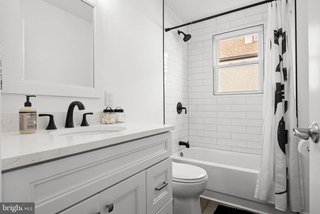 42 SPRUCE AVE, Maple Shade, NJ 08052